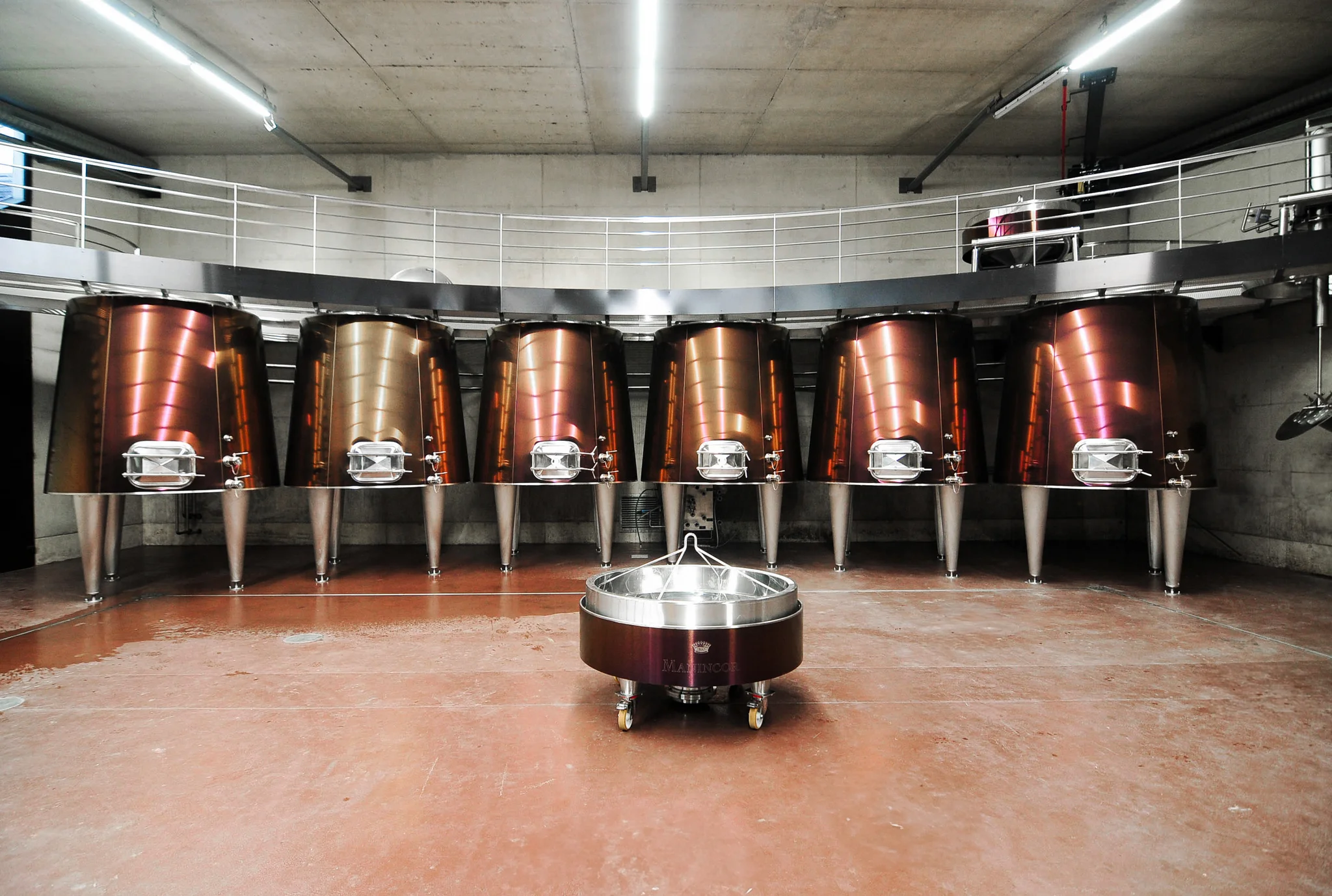 serbatoi troncoconici per vino